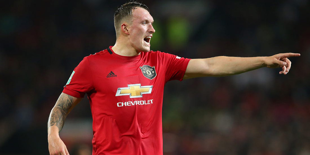 Phil Jones Korban Awal MU di Januari